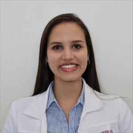 Dra. Alexia Gil -, Ortopedia y Traumatología Pediátrica