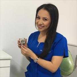 Dra. Magaly Cazañas Proaño, Odontología