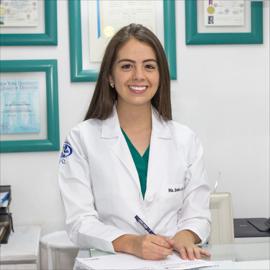 Dra. María  Belén  Larrea Cueva, Odontología