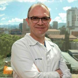 Dr. Hugo Arriaga -, Endourología y Mínima Invasión