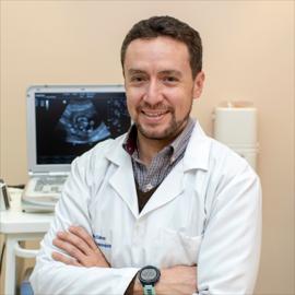 Dr. Ricardo Nicolás Avilés Cabrera, Ginecología