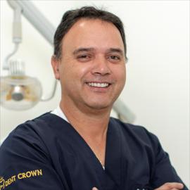 Dr. Carlos Dominguez Calderón, Odontología