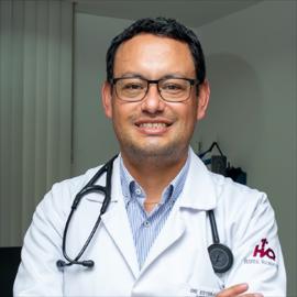 Dr. Esteban  Estupiñán Manosalvas, Medicina Interna