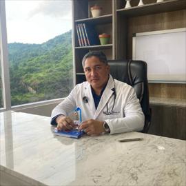 Dr. José Salvatierra  Murillo , Medicina Crítica y Cuidados Intensivos