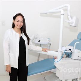 Dra. Vanessa Troya Alarcón, Odontología