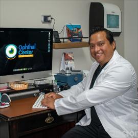 Dr. Rudy Oliver Gutiérrez Paz, Cirugía Oftalmológica