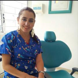 Dra. Alicia Yépez Aguirre, Implantología
