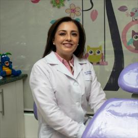 Dra. Leslee Angheloris Ribadeneira Morales, Odontopediatría