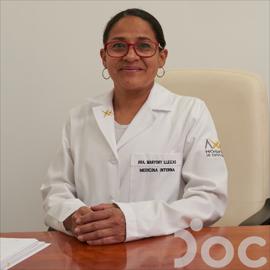 Dra. Maryory Judith Illescas Luna, Medicina Interna