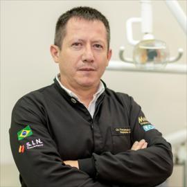 Dr. Luis Fernando Arellano ., Implantología