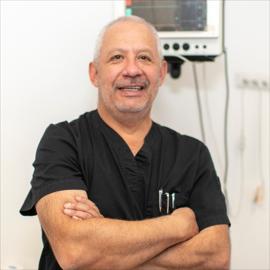 Dr. Julio  R Yépez Arboleda, Medicina Interna
