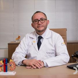 Dr. Carlos Lizandro Cordova Aldas, Urología