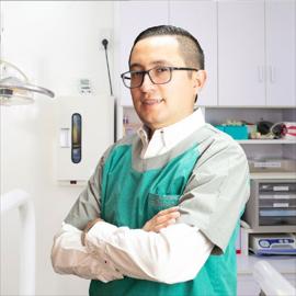 Dr. Andrés Salazar Valdez, Odontología