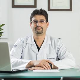 Dr. Luis  Alberto  Serrano  Correa, Neurocirugía