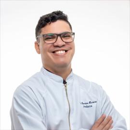 Dr. Demian Arturo Herrera Morban, Pediatría