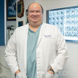 Dr. Mario Izurieta Ulloa, Neurocirugía
