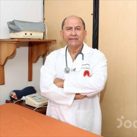 Dr. José  Efraín  Ulloa Correa, Neumología