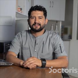 Dr. José  Xavier Cáceres  Carpio, Odontología