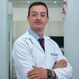 Dr. Israel Llerena Bejar, Mastología
