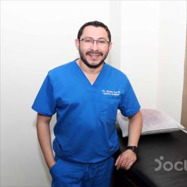 Dr. Carlos Javier Vera Bustos, Medicina Crítica y Cuidados Intensivos