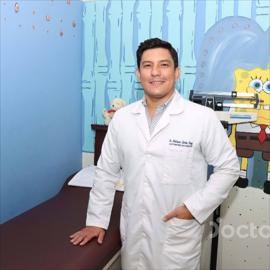 Dr. William  Zurita  Yong, Gastroenterología Pediátrica