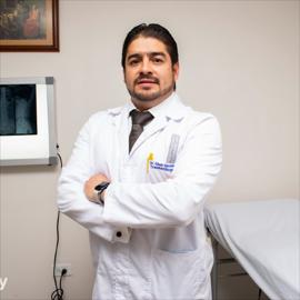Dr. César Rafael Garzón Collahuazo, Cirugía Ortopédica y Traumatológica